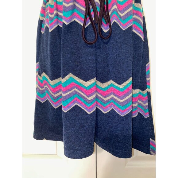 Vintage Chevron Patterned Drawstring Dress With Batwing Sleeves - Picture 3 of 5